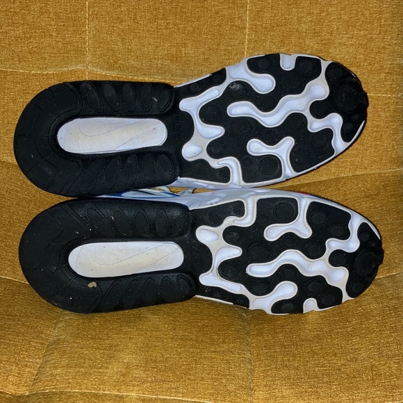 Mint Condition Nike Air 270 React - Picture 4 of 4